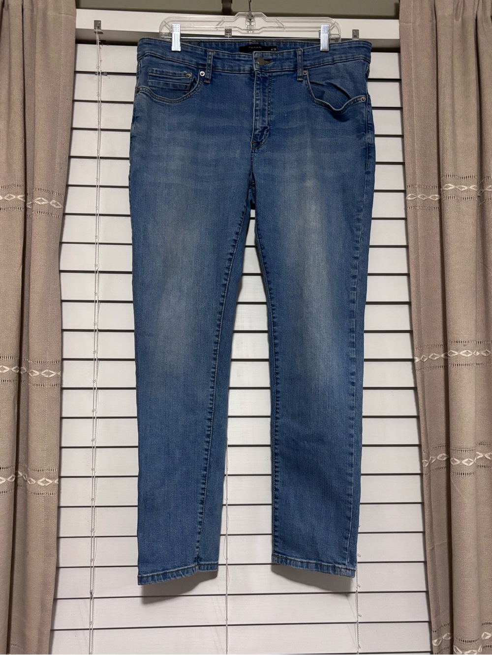 Tahari Men's Slim Jeans in Mid Blue Wash 38X30